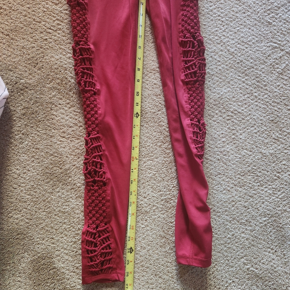Carbon38  Sayang Tanjung Crochet Leggings Red Size Small - Picture 7 of 8